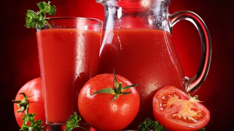 Cà chua giúp chống viêm và làm lành nhiệt miệng nhanh.