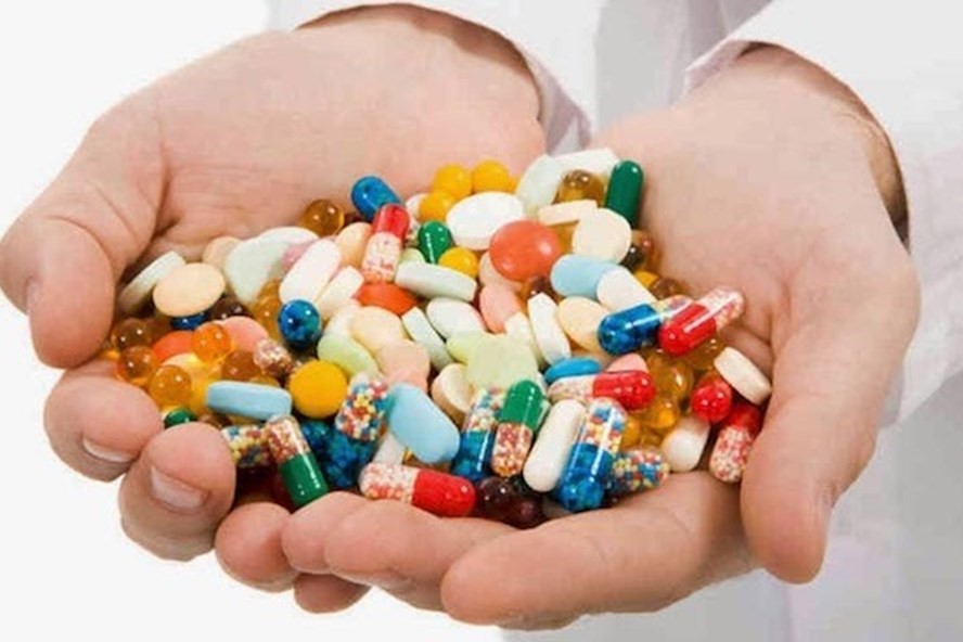  Không tự ý cho trẻ dùng thuốc kháng sinh khi bị viêm phổi.