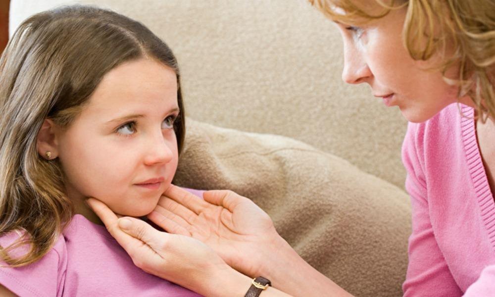  Viêm amidan hốc mủ là một dạng viêm amidan mãn tính.