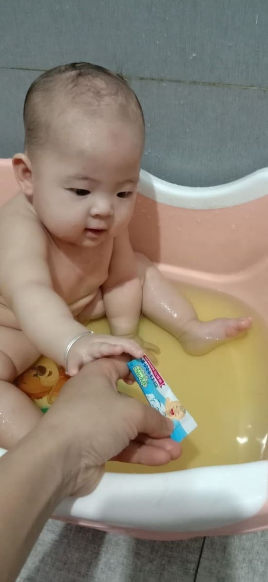 THÁNG 6: 200 HỘP BỘT TẮM NHÂN HƯNG MIỄN PHÍ ĐÃ ĐẾN TAY CÁC BÉ