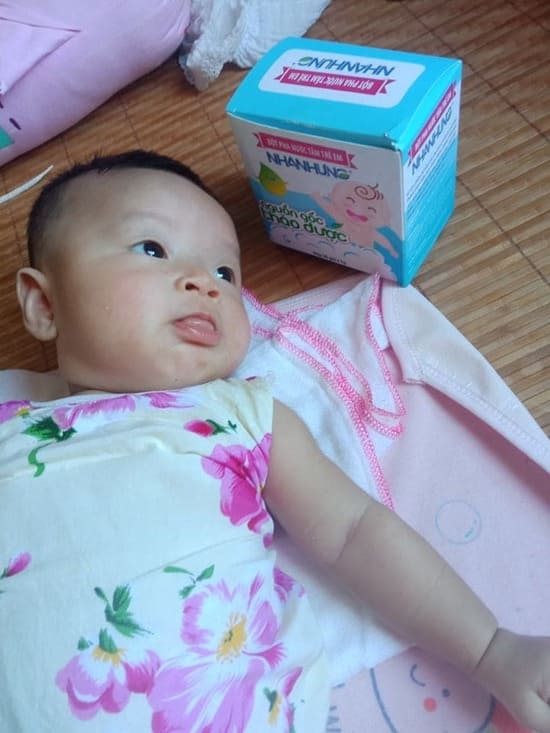 THÁNG 6: 200 HỘP BỘT TẮM NHÂN HƯNG MIỄN PHÍ ĐÃ ĐẾN TAY CÁC BÉ