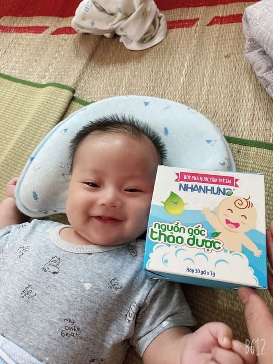 THÁNG 6: 200 HỘP BỘT TẮM NHÂN HƯNG MIỄN PHÍ ĐÃ ĐẾN TAY CÁC BÉ