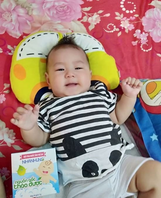 THÁNG 6: 200 HỘP BỘT TẮM NHÂN HƯNG MIỄN PHÍ ĐÃ ĐẾN TAY CÁC BÉ