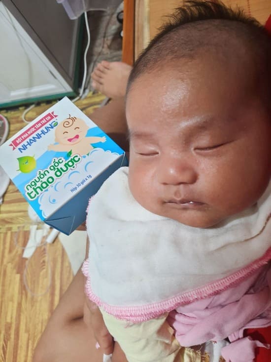 THÁNG 6: 200 HỘP BỘT TẮM NHÂN HƯNG MIỄN PHÍ ĐÃ ĐẾN TAY CÁC BÉ