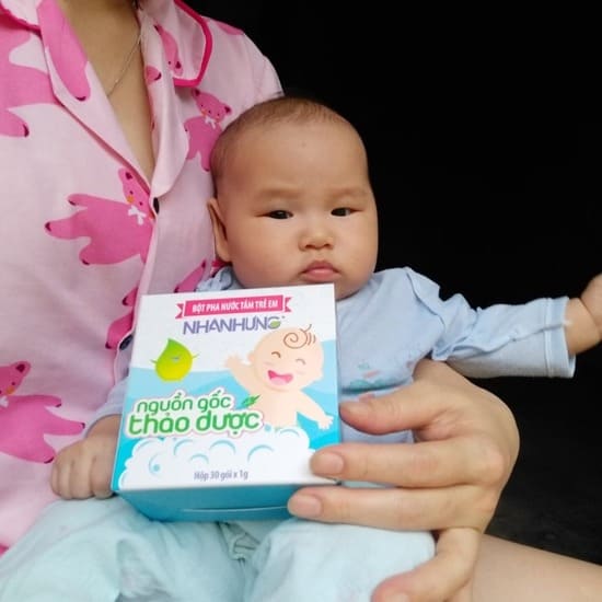 THÁNG 6: 200 HỘP BỘT TẮM NHÂN HƯNG MIỄN PHÍ ĐÃ ĐẾN TAY CÁC BÉ