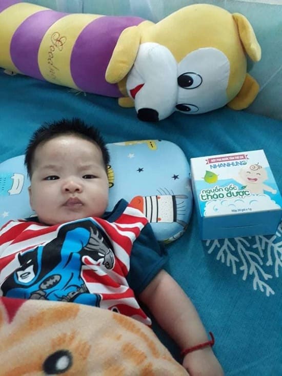 THÁNG 6: 200 HỘP BỘT TẮM NHÂN HƯNG MIỄN PHÍ ĐÃ ĐẾN TAY CÁC BÉ