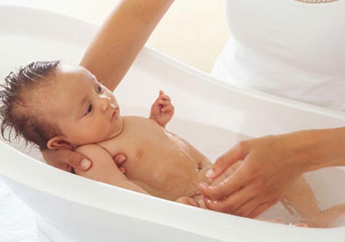 Vệ sinh đúng cách cho trẻ để phòng bệnh hắc lào 
