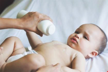 Tuyệt đối nói không với phấn rôm khi trẻ hăm tã