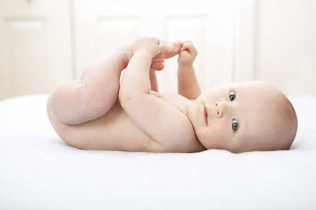 Bé bị rôm sảy có nhiều nguyên nhân