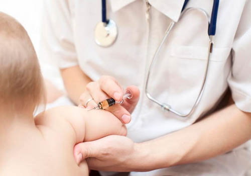 Tiêm phòng thủy đậu đúng lịch giúp trẻ ngăn ngừa bệnh zona
