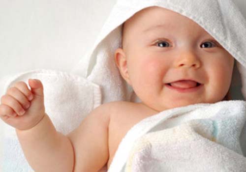 Tuân thủ các bước tắm cho bé để da bé luôn sạch sẽ và mềm mịn