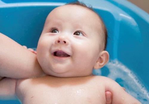 Tắm đúng cách cho trẻ không phải là việc đơn giản 