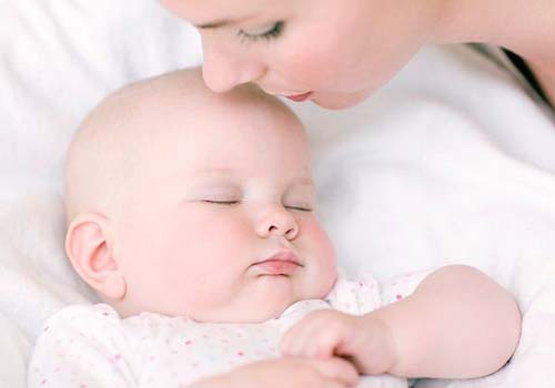 Mụn mủ - “ác mộng” của trẻ sơ sinh