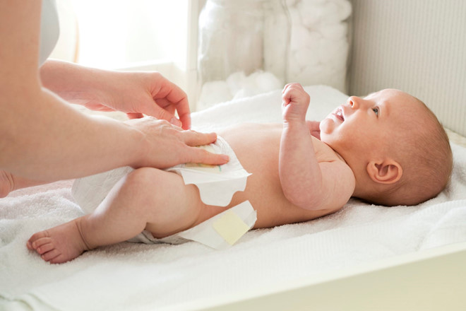 Nhiều mẹ không vệ sinh đã vội vàng đóng bỉm cho trẻ