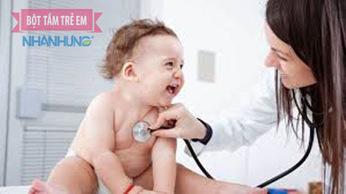 Nên lựa chọn cơ sở uy tín thăm khám và trị mụn nhọt cho bé