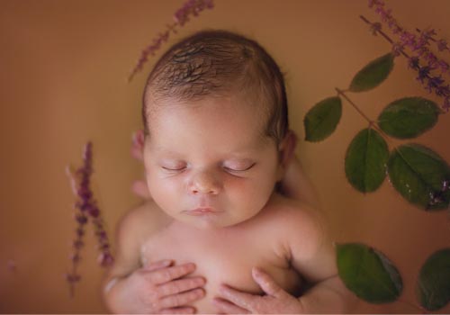 bé khỏe mạnh, da nhẵn nhụi nhờ tắm bột tắm nhân hưng