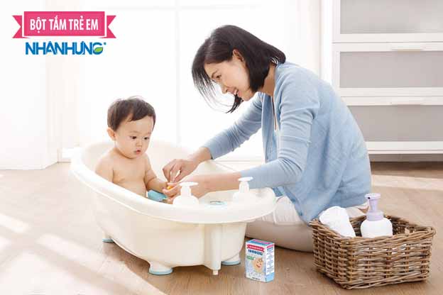 Sử dụng Bột tắm trẻ em Nhân Hưng để đem lại hiệu quả triệt để trong điều trị hăm tã