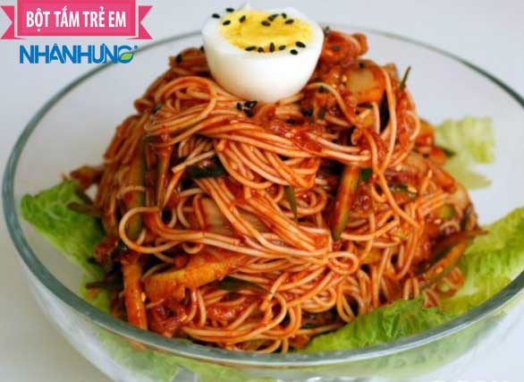 Món ăn cay nóng không tốt cho hệ tiêu hóa của trẻ