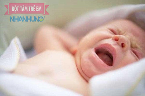 Trẻ bị mụn nhọt nếu không điều trị đúng cách có thể gây ra biến chứng nguy hiểm cho trẻ