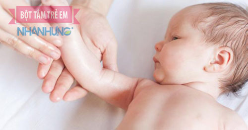 Vùng da nếp gấp như nách, ngấn tay, ngấn chân là vị trí dễ bị hăm