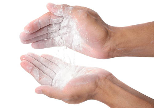 Không phải trường hợp nào mẹ cũng dùng phấn rôm, bởi nó tiềm ẩn nghiều nguy hại