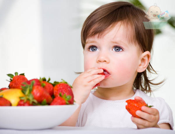Dâu tây, mâm xôi, việt quất là những loại quả có chứa lượng axit cao