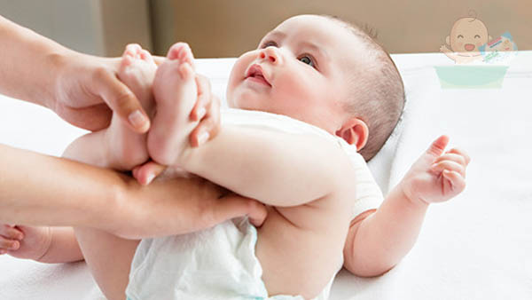 Trẻ bị hăm tã cần được chăm sóc đặc biệt