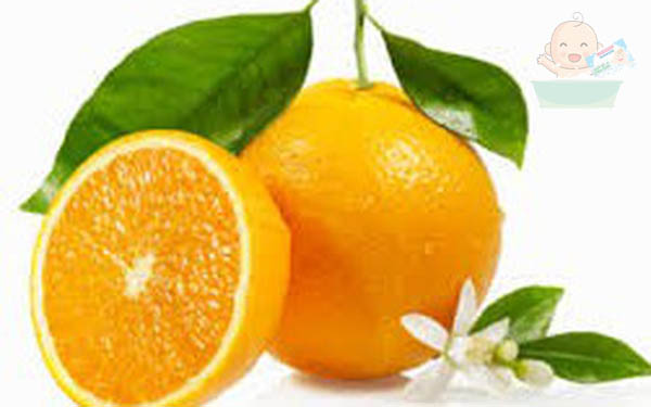 cam là thực phẩm có tính axit, có thể gây hăm tã