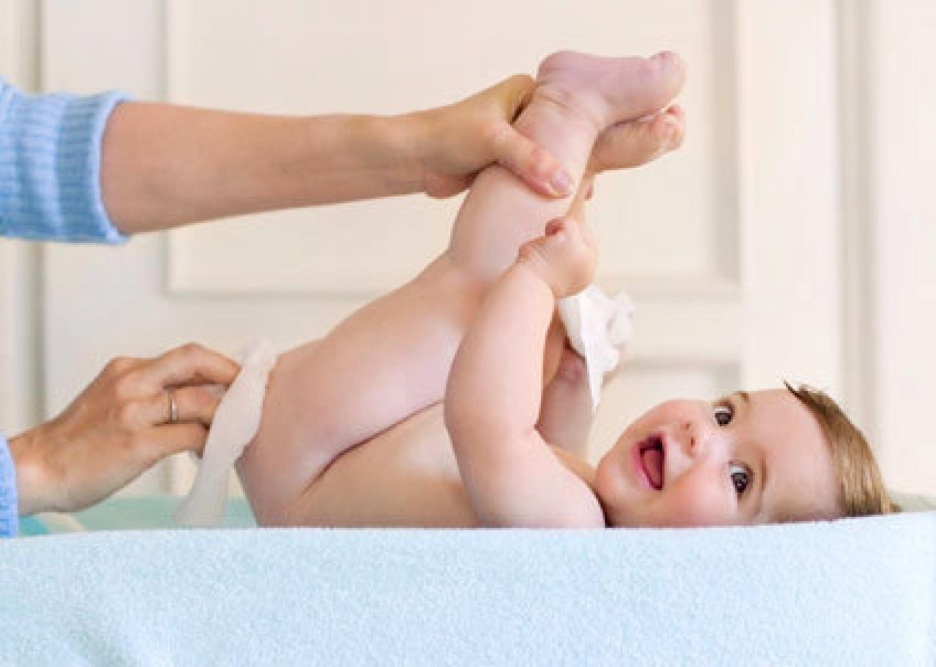 Chú trọng vệ sinh da bé là điều vô cùng quan trọng trong điều trị hăm tã cho trẻ