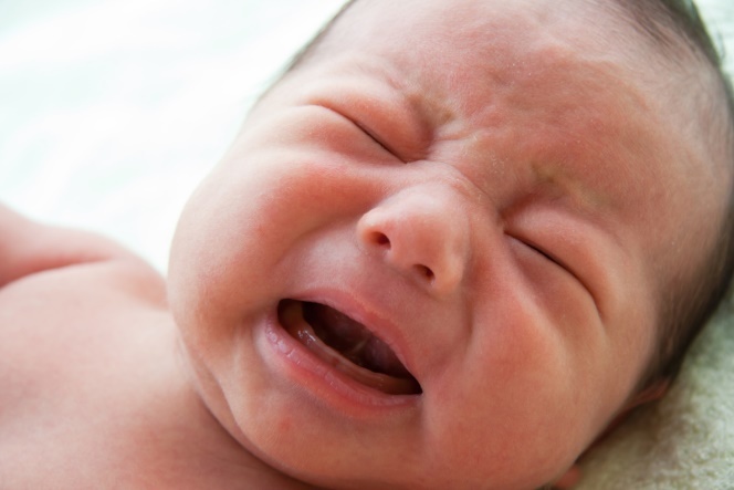 Trẻ nào cũng có thể bị mẩn ngứa, mụn nhọt, rôm sảy trong mùa nắng nóng