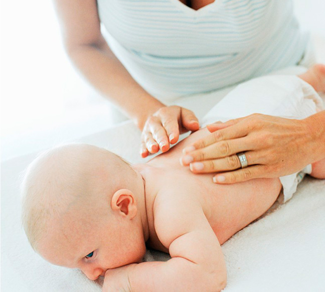 Chăm sóc da bé đúng cách là cách phòng ngừa mẩn ngứa cho bé hiệu quả nhất
