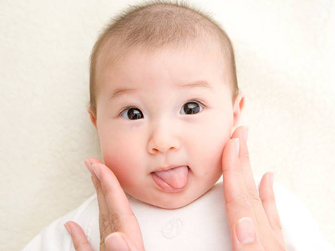 Loạn thị trường thuốc chữa chàm sữa cho bé khiến cha mẹ gặp không ít khó khăn trong việc lựa chọn