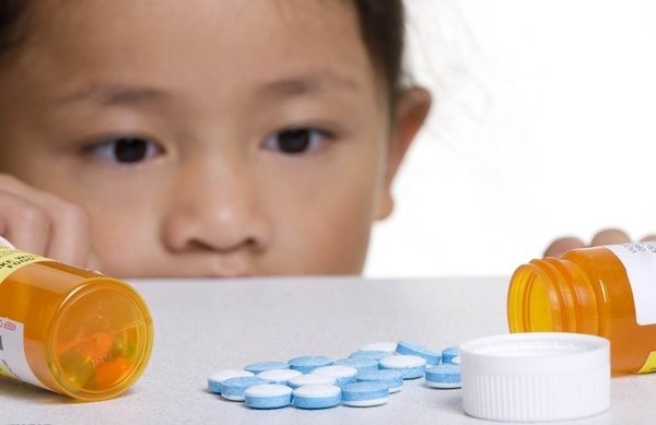 Bị chàm sữa bôi thuốc gì - cẩn trọng với các loại thuốc kháng sinh khi sử dụng trị chàm sữa cho bé