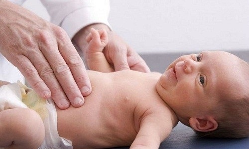 Trẻ có thể bị còi xương, suy dinh dưỡng vì sử dụng thuốc bôi corticoid