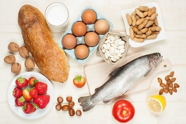 Không nên cho trẻ ăn thực phẩm dễ gây dị ứng