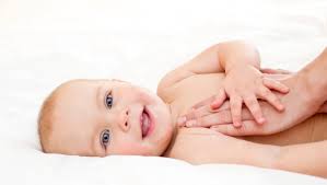 Để làn da bé luôn khô thoáng không bị tích nhiệt - Trị rôm sảy ở trẻ