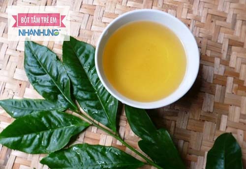Nước trà đặc giúp trị cứt trâu cho trẻ hiệu quả