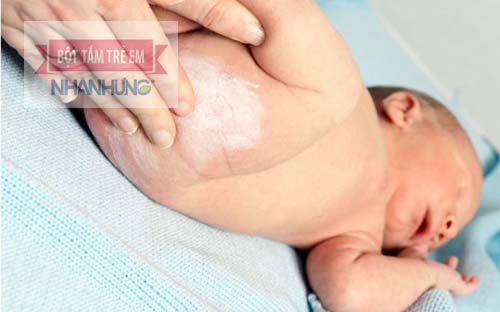 Sử dụng phấn rôm không đúng cách rất nguy hại cho trẻ
