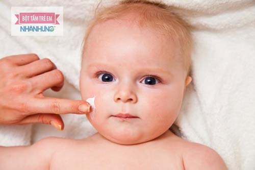 Trẻ bị chàm khô cần sử dụng thêm kem dưỡng ẩm - Bệnh chàm khô ở trẻ em
