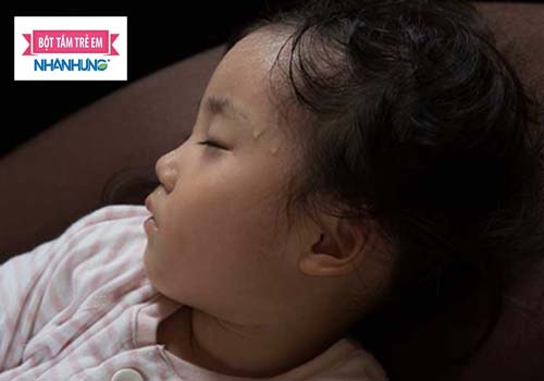 Trẻ thường ra mồ hôi trộm vào ban đêm