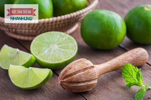 Chanh có tính sát trùng rất tốt nhưng không nên gội đầu bằng chanh cho bé