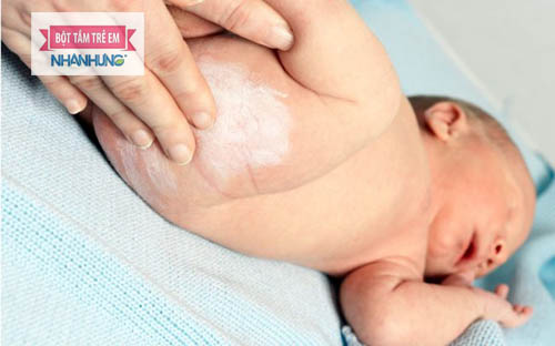 Không nên sử dụng phấn rôm khi bé bị hăm tã - Kem chống hăm bepanthen