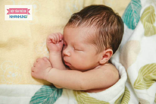 Mồ hôi ra nhiều mà không được lau khô cũng có thể gây lang ben