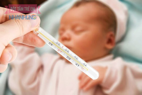 Trẻ sốt cao li bì cần đưa đi cấp cứu luôn và ngay
